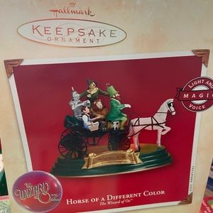 Hallmark Horse of a Different Color the Wizard of Oz 2002
Light and voice magic